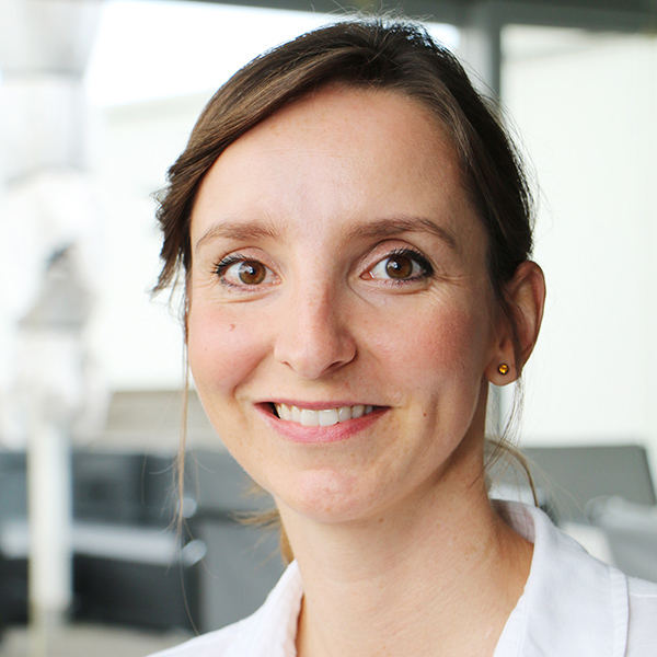 Angela Höller