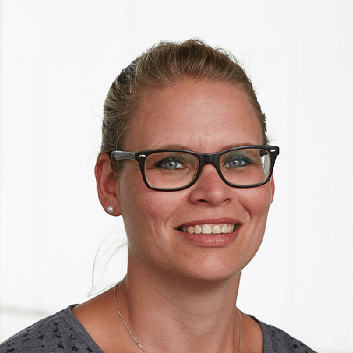Portrait von der Mitarbeiterin in der Arbeitsvorbereitung bei Tünnissen Kranenburg NRW Deutschland Europe