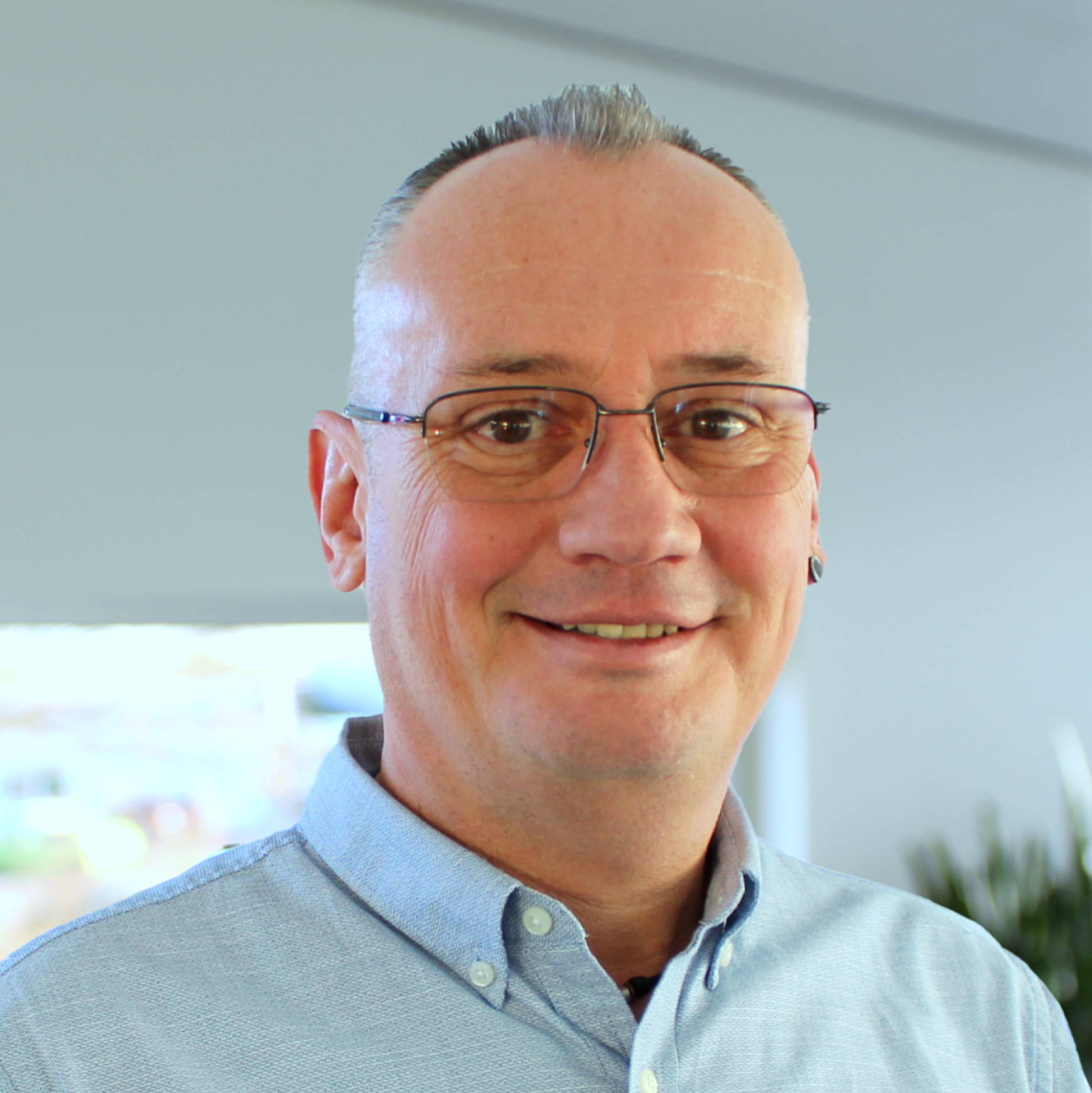 Portrait vom Mitarbeiter in der Arbeitsvorbereitung bei Tünnissen Kranenburg NRW Deutschland Europe