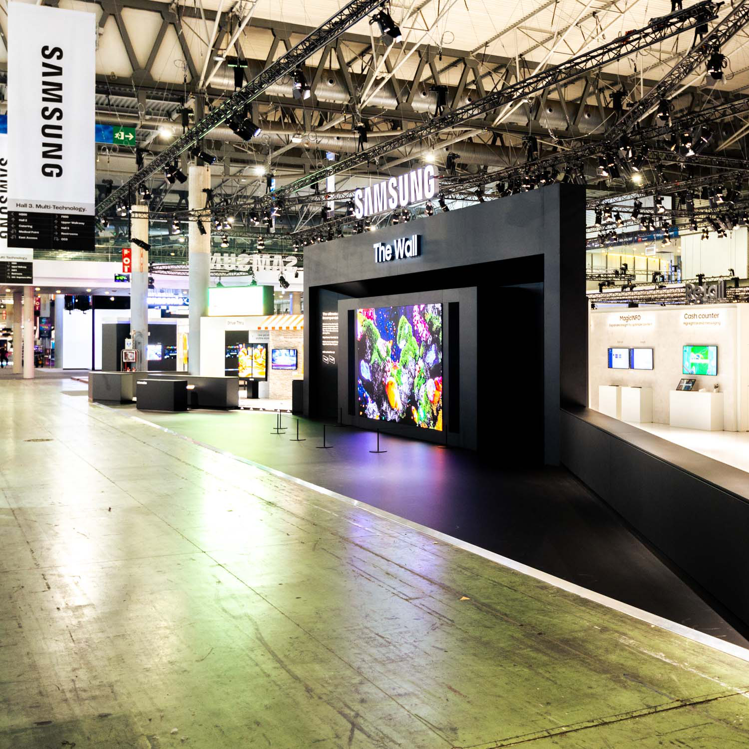 Messestand von Samsung auf der MWC Messe 2019 in Barcelona - Tünnissen Interiors, Messen, Events und Ausstellungen NRW Deutschland Europe