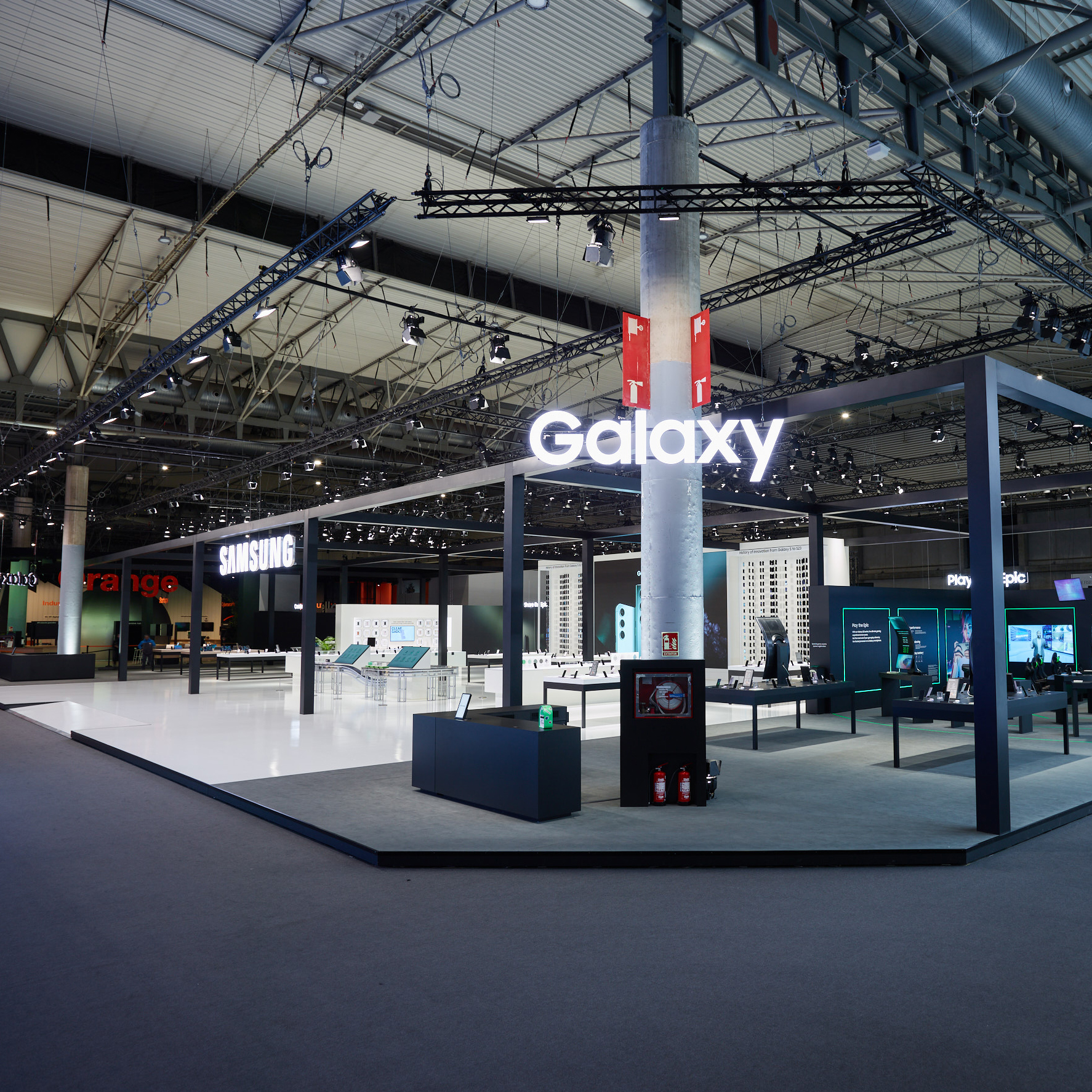 SamsungMWCBarcelona_website6 Messestand von Samsung auf der MWC Messe 2019 in Barcelona - Tünnissen Interiors, Messen, Events und Ausstellungen NRW Deutschland Europe