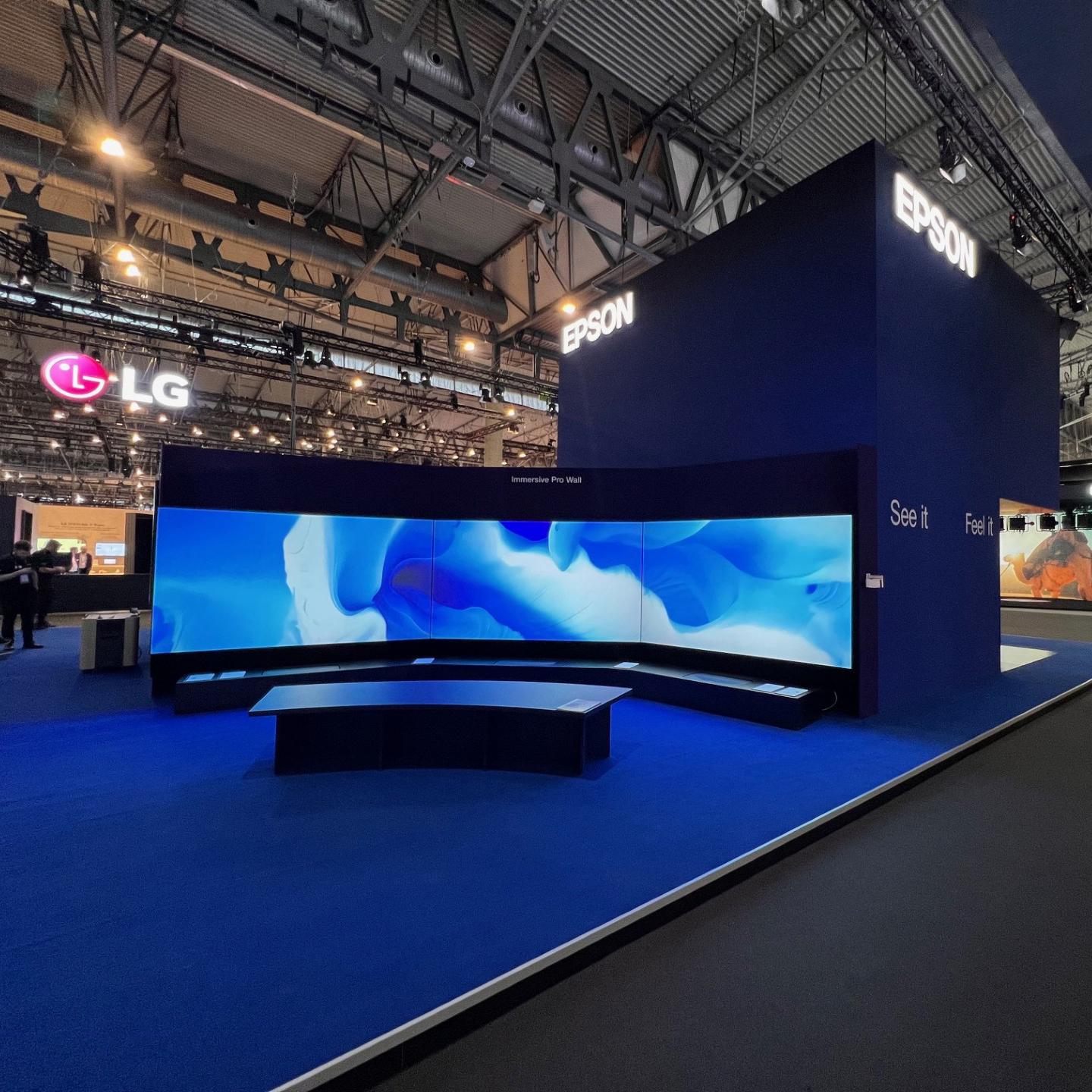 serie1 Messestand von Samsung auf der MWC Messe 2019 in Barcelona - Tünnissen Interiors, Messen, Events und Ausstellungen NRW Deutschland Europe