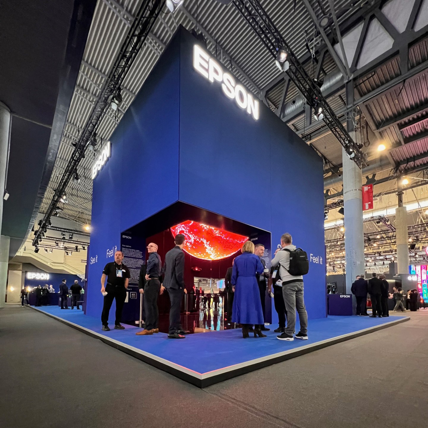 serie3 Messestand von Samsung auf der MWC Messe 2019 in Barcelona - Tünnissen Interiors, Messen, Events und Ausstellungen NRW Deutschland Europe